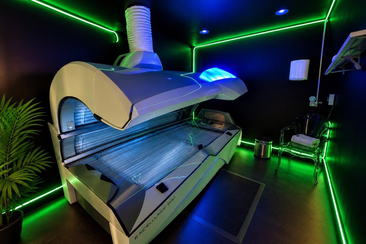 Excellence 800 lying sunbed at Glow Zone in Madhouse Carlton